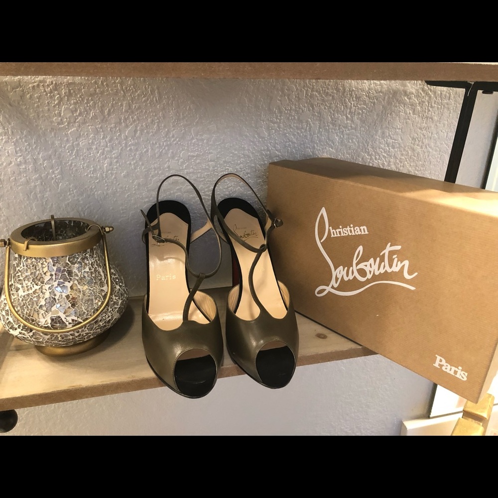 Peep-Toe Louboutin Sandals!!